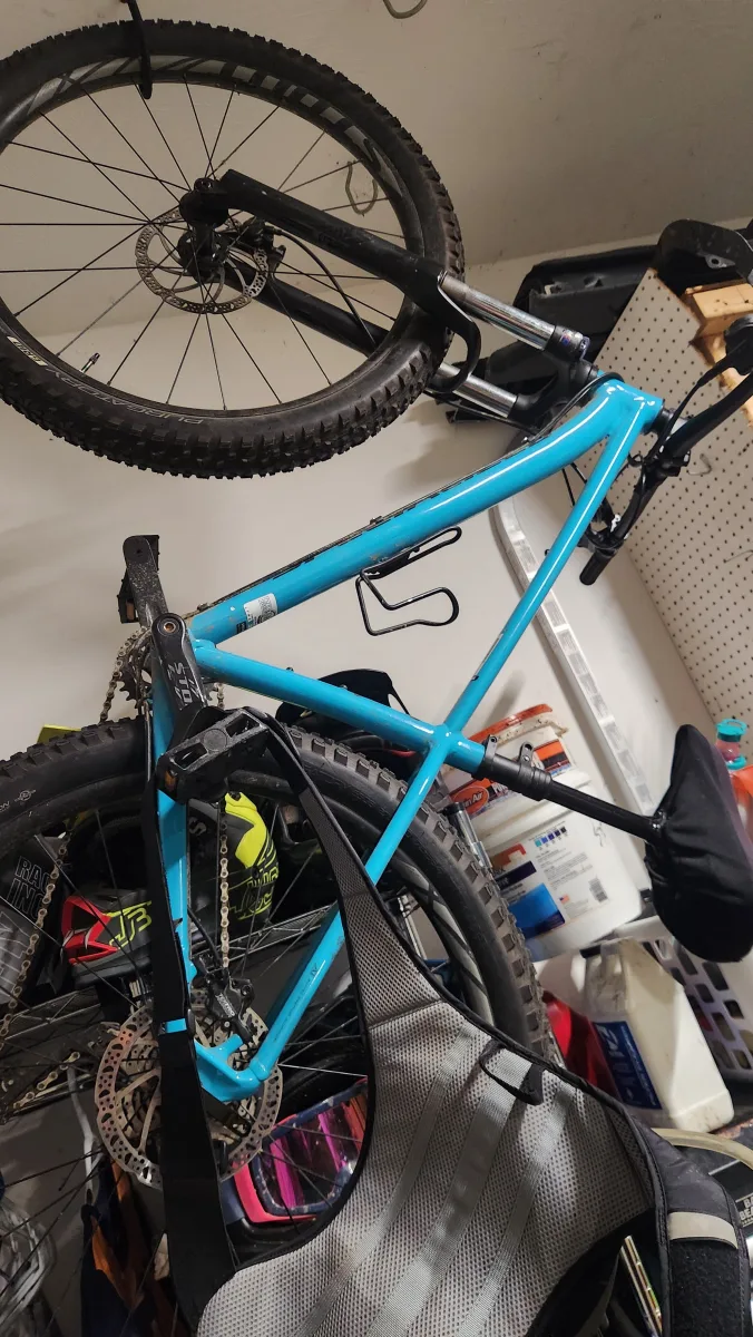 Specialized medium fat tire mtn bike — Sporting Goods